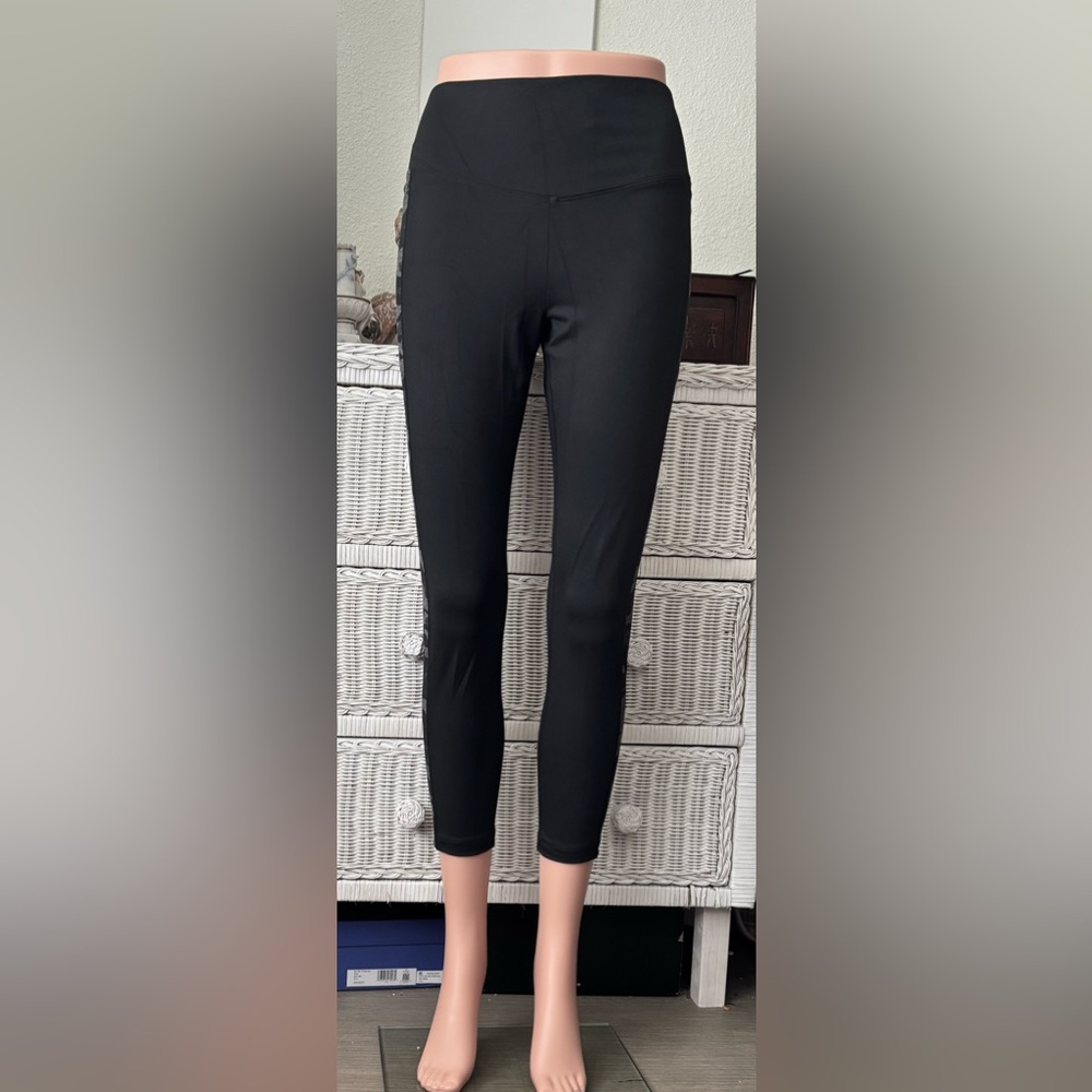 Victoria’s Secret PINK Active Ultimate V High Rise Black Leggings 7/8 Size M NWT